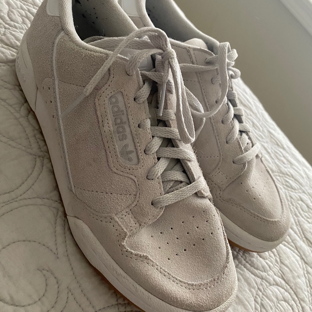 Gray suede Adidas like new Y 5